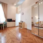 Fatcat Apartment *