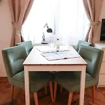 Fatcat Apartment *