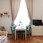 Fatcat Apartment Bucharest