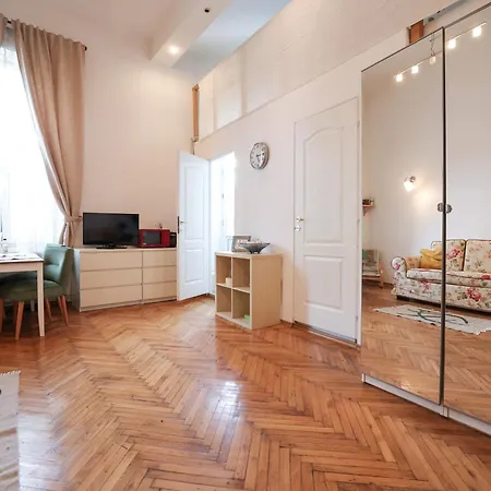 Fatcat Apartment *